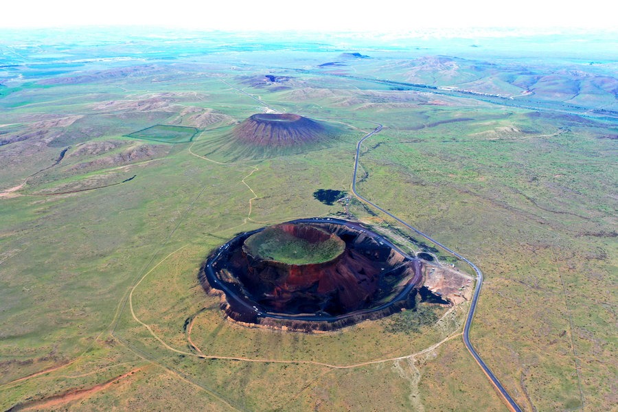 飛“閱”內(nèi)蒙古烏蘭哈達(dá)火山群