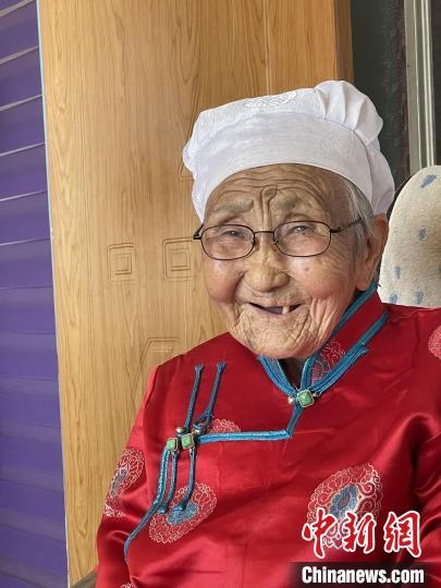 薩仁托婭拍攝的“草原母親”?！∷_仁托婭供圖