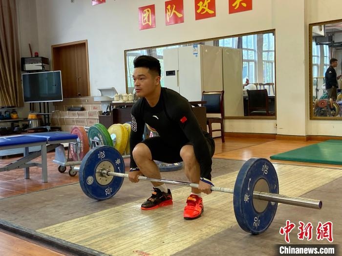 石智勇訓練場景?！×植?攝