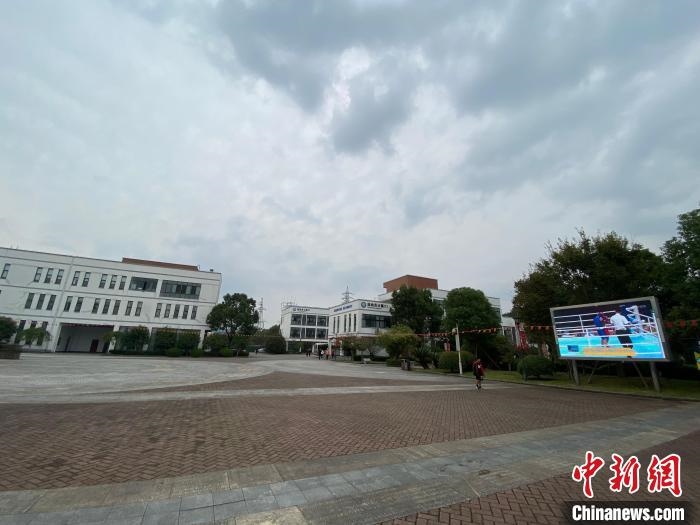 寧波市第二少年兒童業(yè)余體育學校?！×植?攝