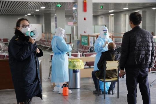 新華全媒+|黨旗高高飄揚在額濟(jì)納——萬余名黨員挺起額濟(jì)納旗抗疫鋼鐵脊梁