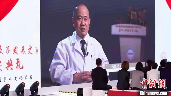 近20位中國血液學(xué)領(lǐng)域頂級專家深度聚焦多種血液疾病研究等，從拓荒、建立、追趕到領(lǐng)先的發(fā)展歷程。　陳靜 攝