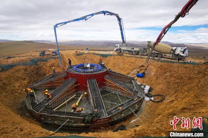 資料圖為該風(fēng)電場建設(shè)現(xiàn)場。　中國電建集團(tuán)成都勘測設(shè)計研究院有限公司 供圖