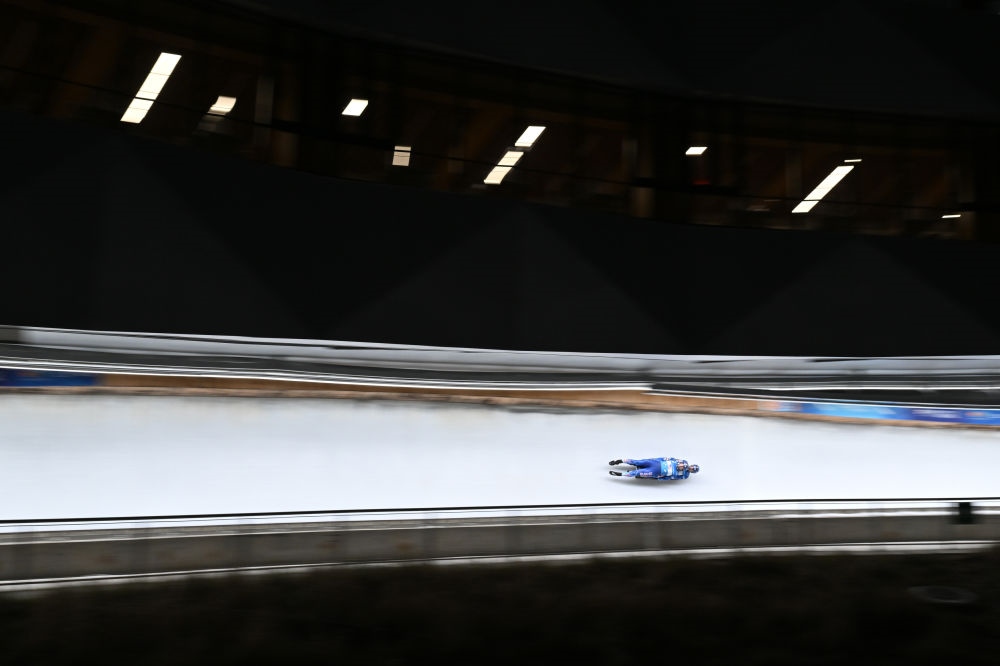 11月21日，美國選手馬茲德澤/泰爾迪曼在團(tuán)體接力比賽中。新華社記者陳益宸攝