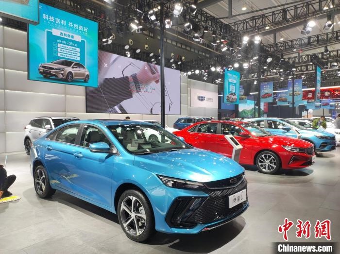 長(zhǎng)沙國(guó)際車(chē)展上展出的汽車(chē)。　唐小晴 攝