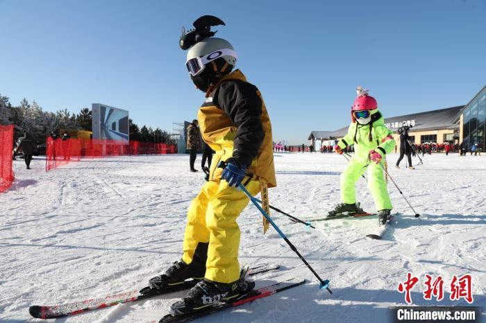 圖為滑雪場現(xiàn)場。　許婷 攝