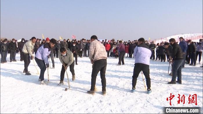帕普孜球場，激烈角逐。　巴楚縣融媒體中心供圖