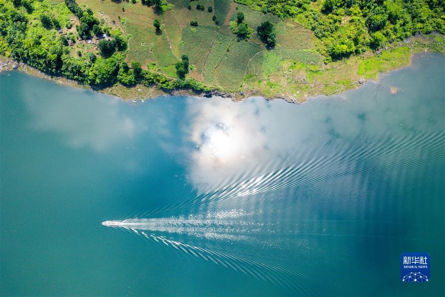 (沿著總書記的足跡·貴州篇)(2)開(kāi)創(chuàng)多彩貴州的美好未來(lái)——沿著總書記的足跡之貴州篇