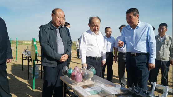 1599443531545355.png 國家發(fā)改委副主任兼國家統(tǒng)計(jì)局局長寧吉喆在庫布其考察調(diào)研448.png