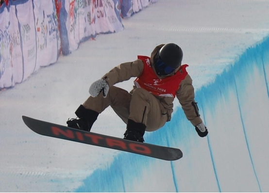 1708081314877418.png “十四冬”單板滑雪U型場(chǎng)地技巧公開(kāi)組預(yù)賽超燃完賽39.png