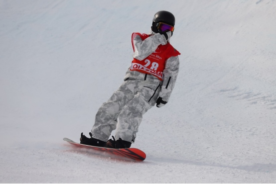 1708081352113689.png “十四冬”單板滑雪U型場(chǎng)地技巧公開(kāi)組預(yù)賽超燃完賽57.png