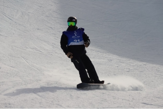 1708081434730679.png “十四冬”單板滑雪U型場(chǎng)地技巧公開(kāi)組預(yù)賽超燃完賽106.png