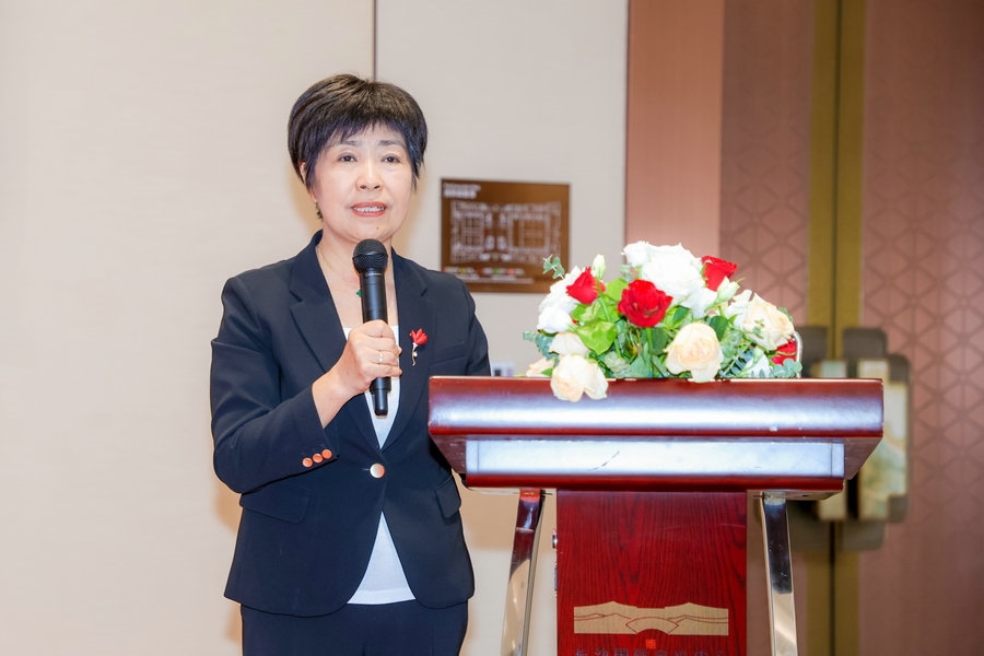 1716970479125859.jpg 中國乳制品工業(yè)協(xié)會常務副理事長兼秘書長劉美菊致辭.jpg