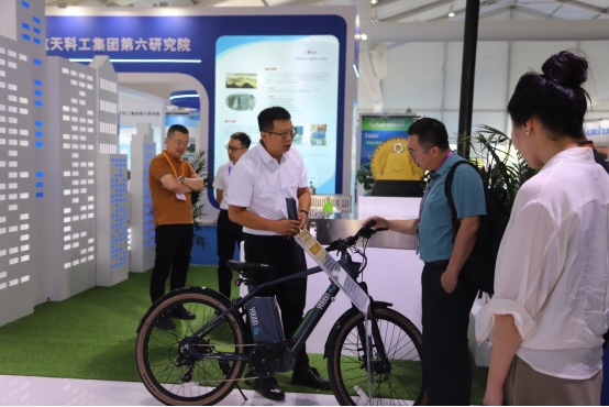 1721965669139212.png 組圖|聚焦“雙新”大會(huì) 大咖云集“展”風(fēng)采295.png