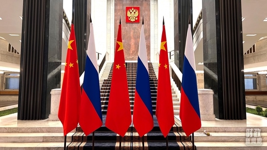 △習(xí)主席在這里同米舒斯京總理握手合影。（總臺(tái)央視記者程鋮拍攝）