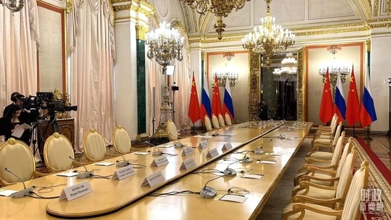 △習(xí)主席和普京總統(tǒng)舉行小范圍會(huì)談的會(huì)場(chǎng)。（總臺(tái)央視記者程鋮拍攝）