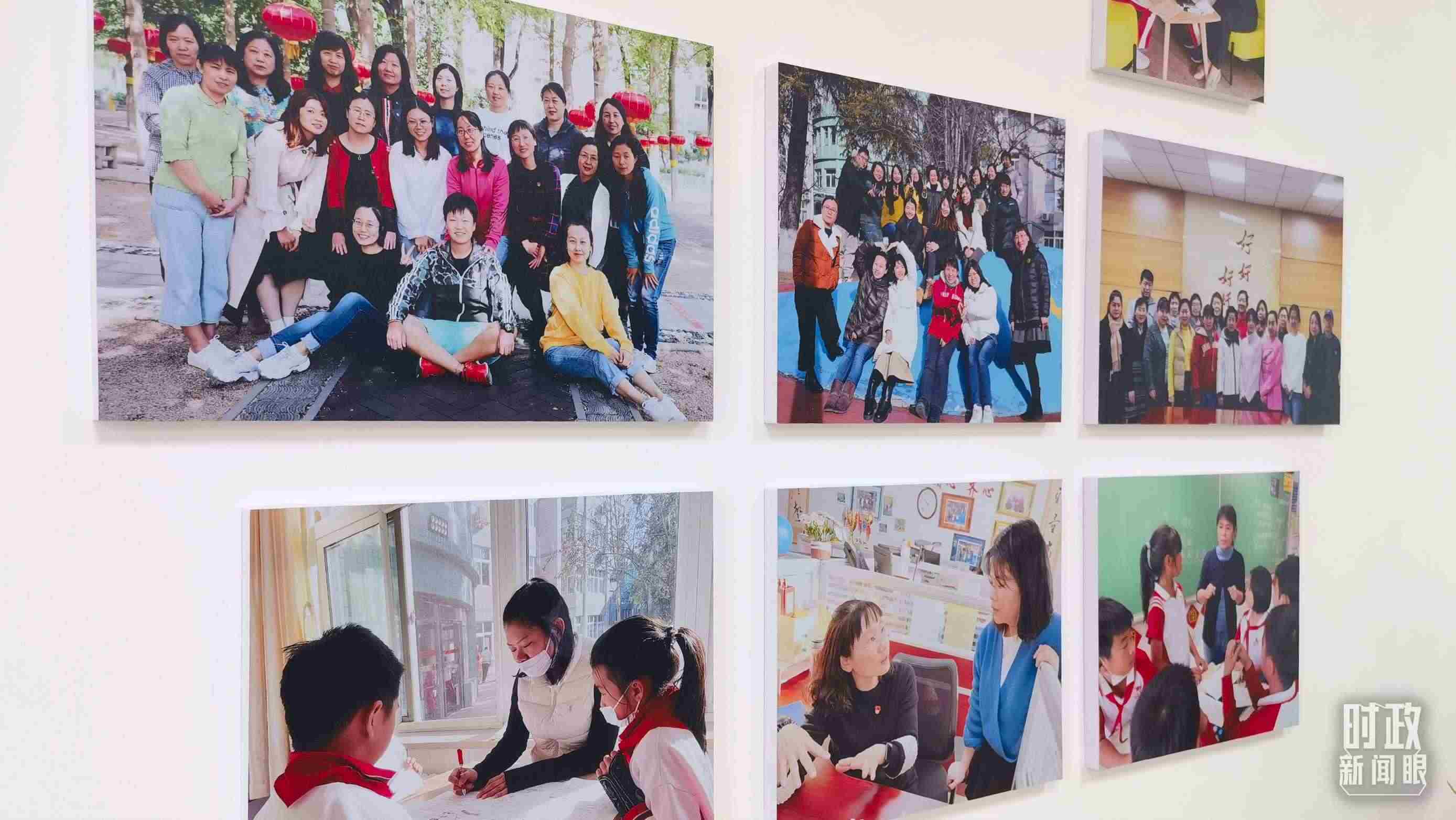 △五年級教師辦公室內(nèi)的合影展板。（總臺(tái)央視記者賈林拍攝）