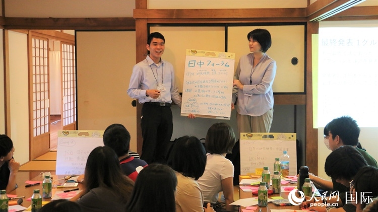 發(fā)表各自的研討成果。人民網(wǎng) 許可攝