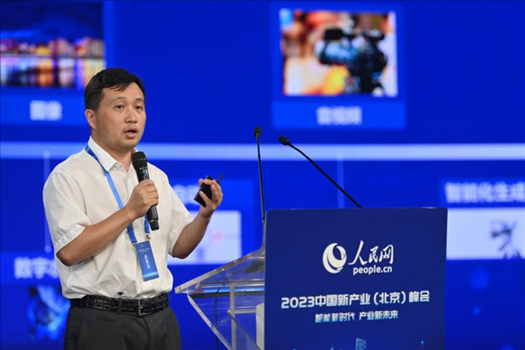 人民中科研究院院長(zhǎng)、首席科學(xué)家李兵發(fā)表主旨演講。人民網(wǎng)記者 于凱攝