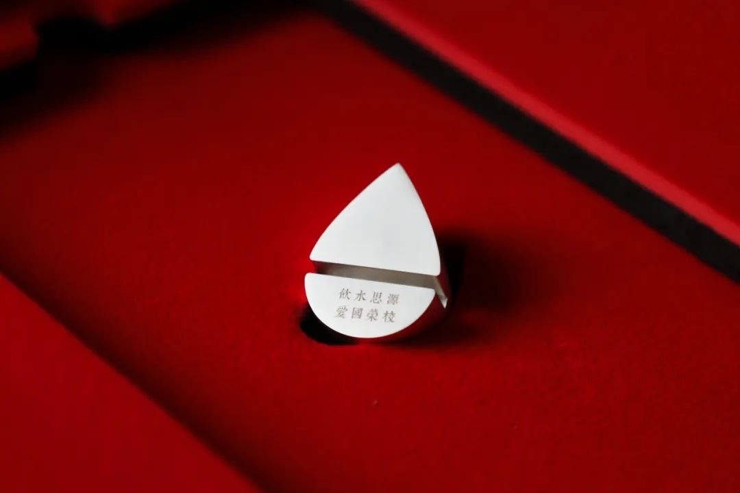 上海交通大學(xué)發(fā)布2023年錄取通知書禮盒。校方供圖