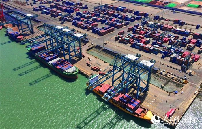 黃驊港綜合港區(qū)航拍圖。人民網(wǎng) 周博攝