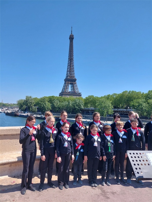 2.2023年5月，巴黎寶麗聲童聲合唱團錄制歌曲《如果我去中國》。（圖片由受訪者提供）