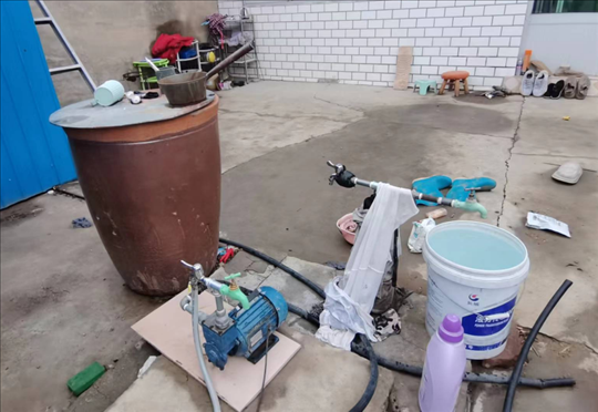 用來抽水的增壓泵。 人民網(wǎng)記者 金慧慧攝