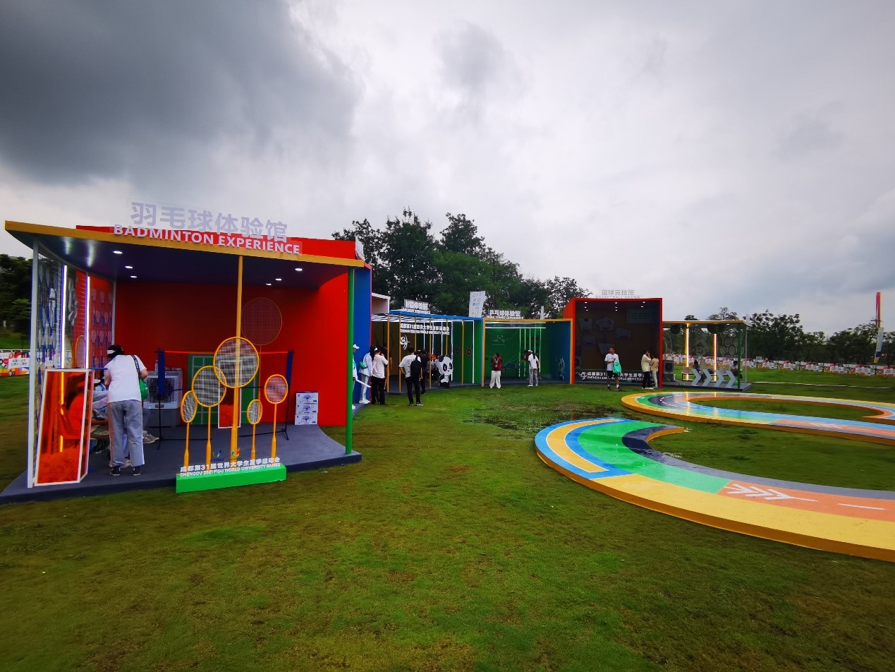 公園文化活動(dòng)內(nèi)各類體育項(xiàng)目體驗(yàn)區(qū)。 人民網(wǎng)記者 楊磊攝