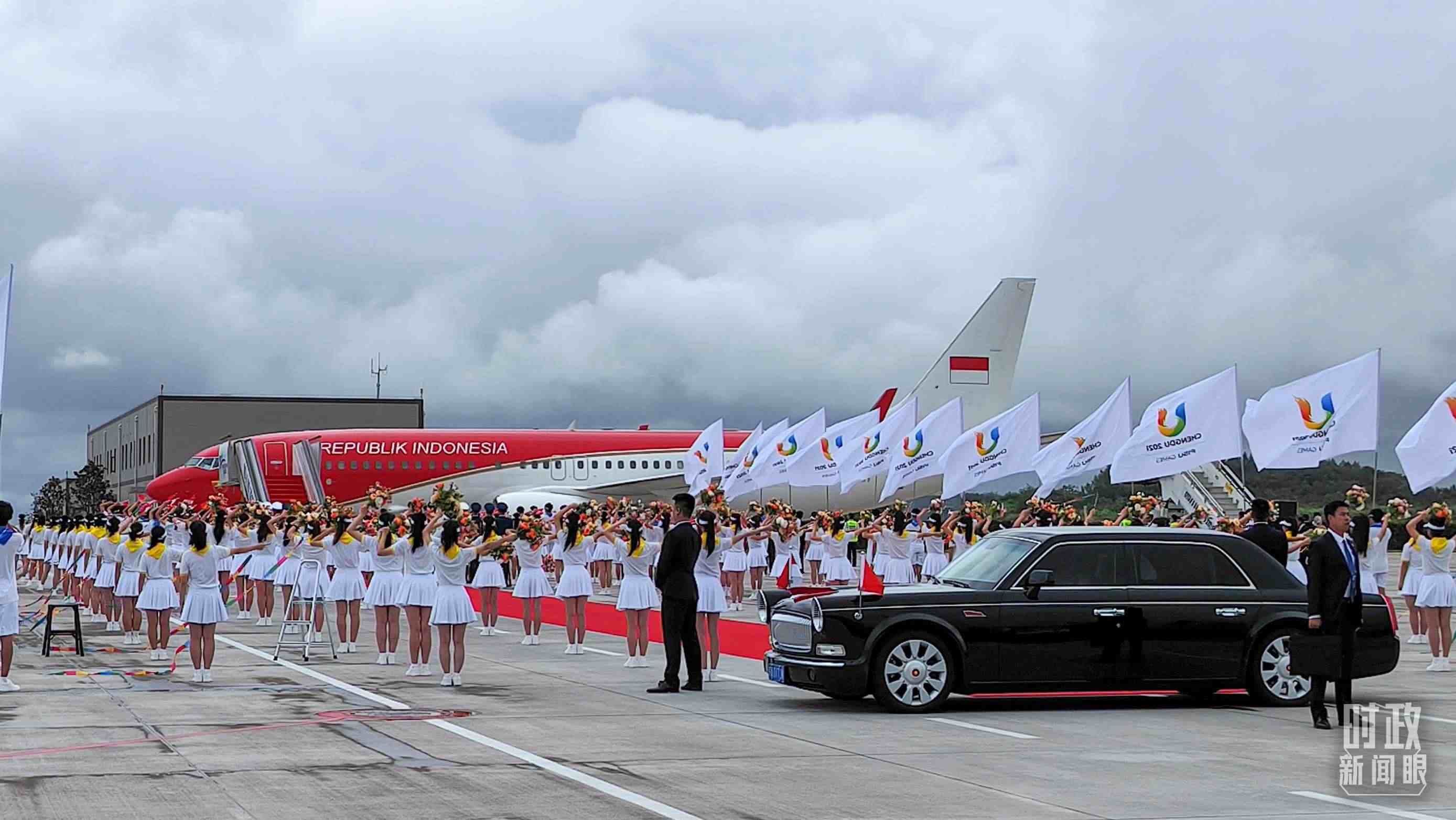 7月27日下午，印尼總統(tǒng)佐科抵達成都。（總臺央視記者王子杭拍攝）