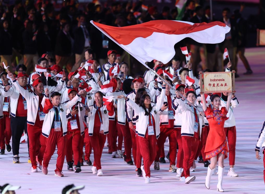 7月28日，印度尼西亞大學(xué)生體育代表團(tuán)在開(kāi)幕式上入場(chǎng)。新華社記者張麗蕓攝