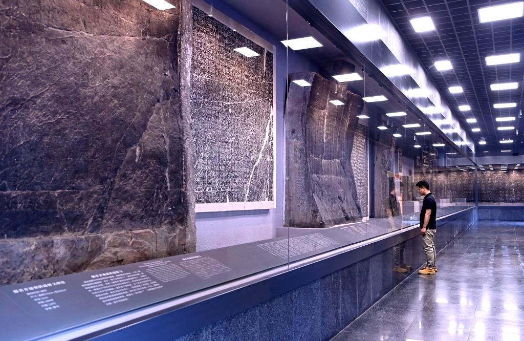 近日拍攝的陜西省漢中市博物館“石門十三品”陳列室。新華社記者 劉瀟 攝