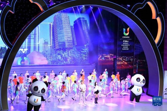 7月29日拍攝的聯(lián)歡會現(xiàn)場。新華社記者 張端 攝