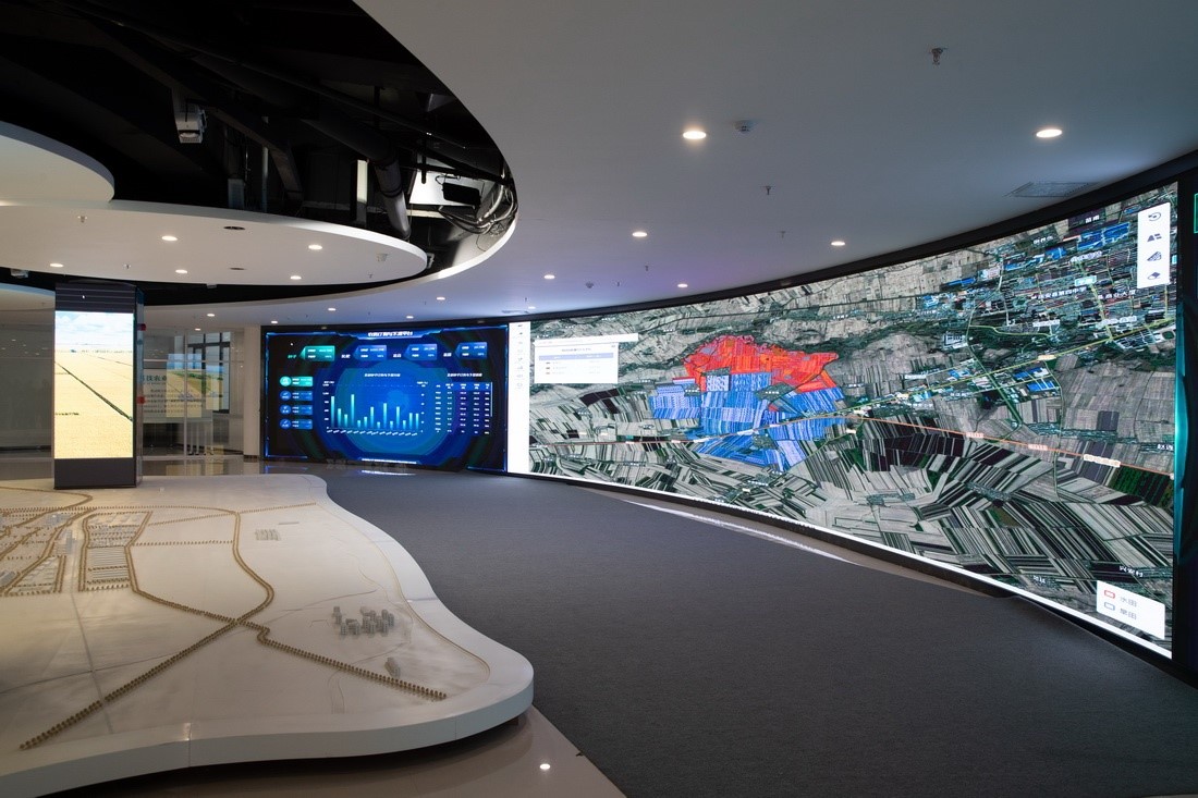 黑龍江省慶安縣數(shù)字農(nóng)業(yè)指揮中心平臺上展示的黑土地情況（4月26日攝）。新華社記者 張濤 攝