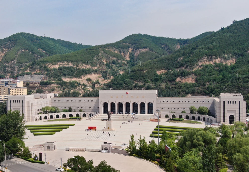 這是2023年6月27日拍攝的延安革命紀(jì)念館（無(wú)人機(jī)照片）。新華社記者 張博文 攝