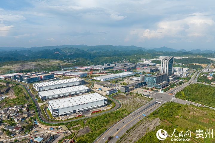 航拍貴陽綜保區(qū)。人民網(wǎng)記者 涂敏攝