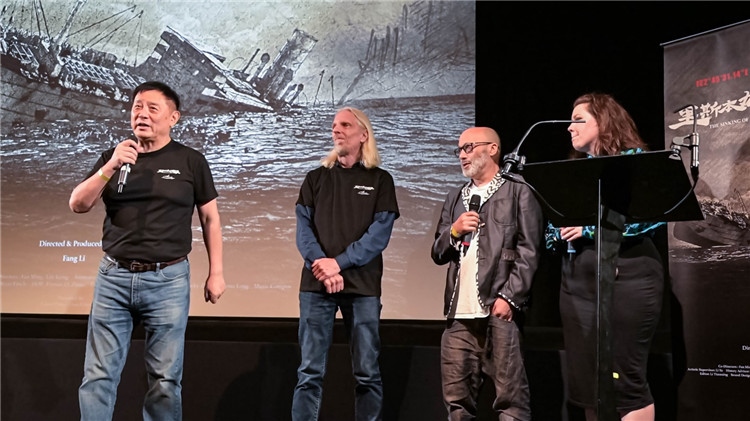 導(dǎo)演方勵以及團(tuán)隊成員分享體會。郭錦標(biāo)攝