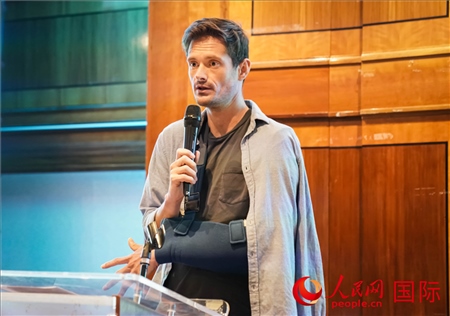 萊昂·麥卡倫分享張家界故事。人民網(wǎng) 郭錦標攝