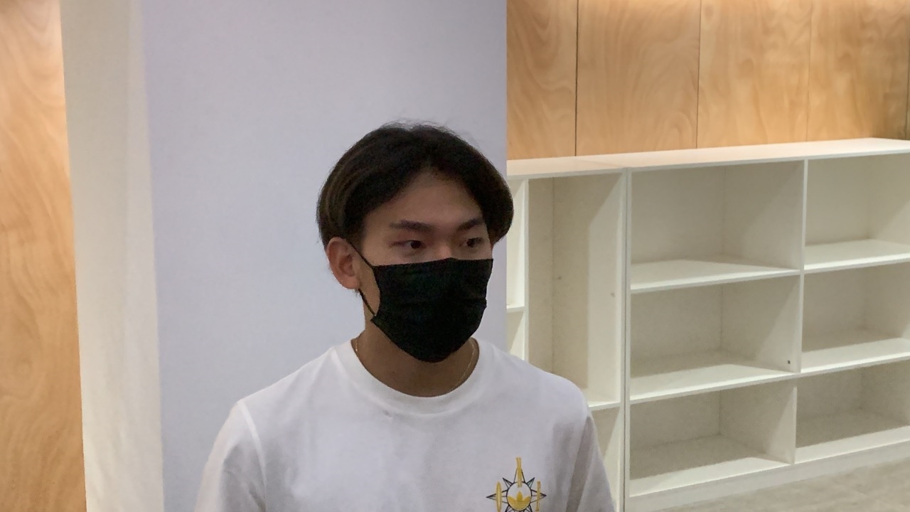 蘇翊鳴接受媒體采訪。荊政崳攝