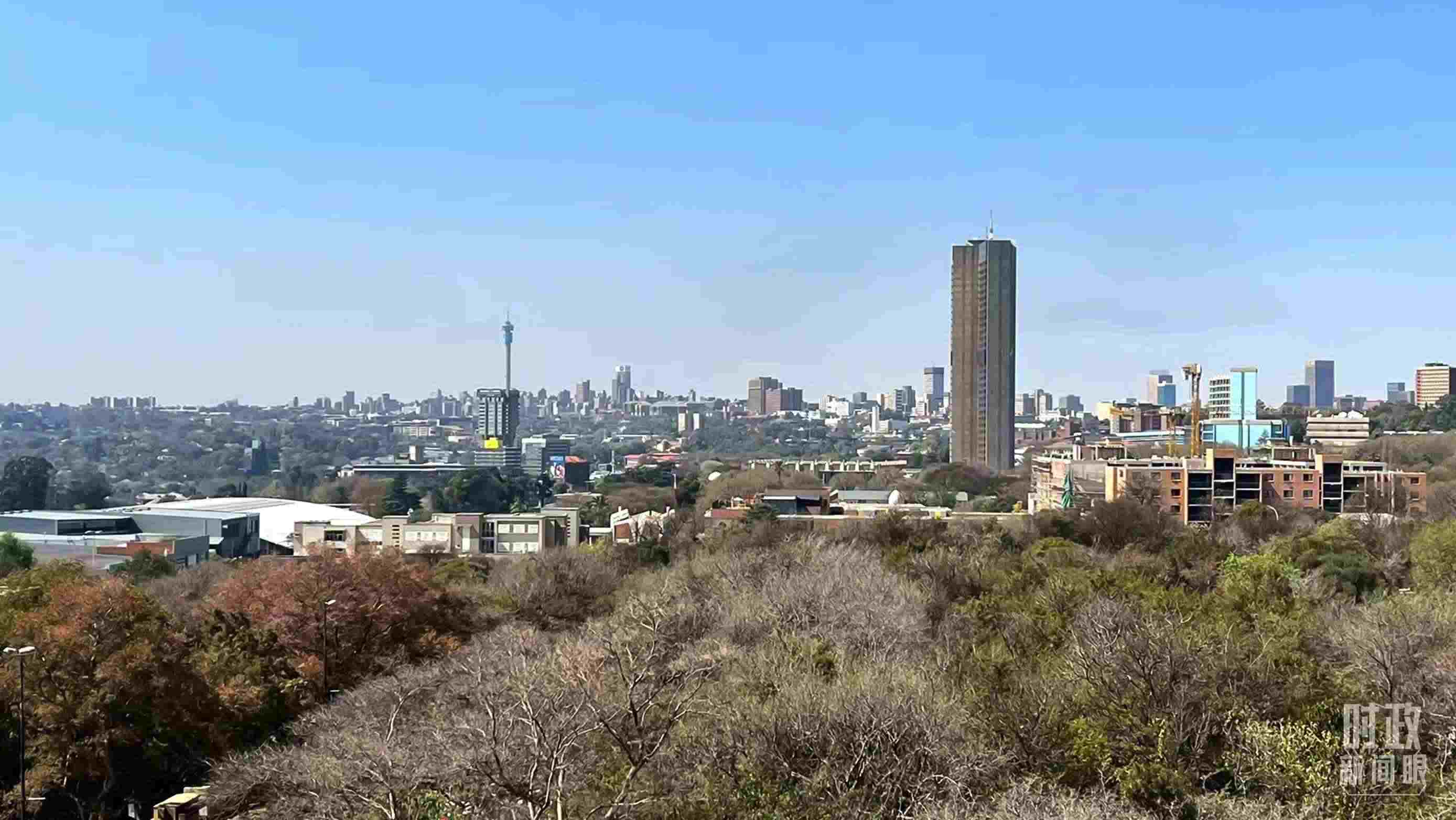 △約翰內(nèi)斯堡城市天際線。（總臺記者馬培敏拍攝）