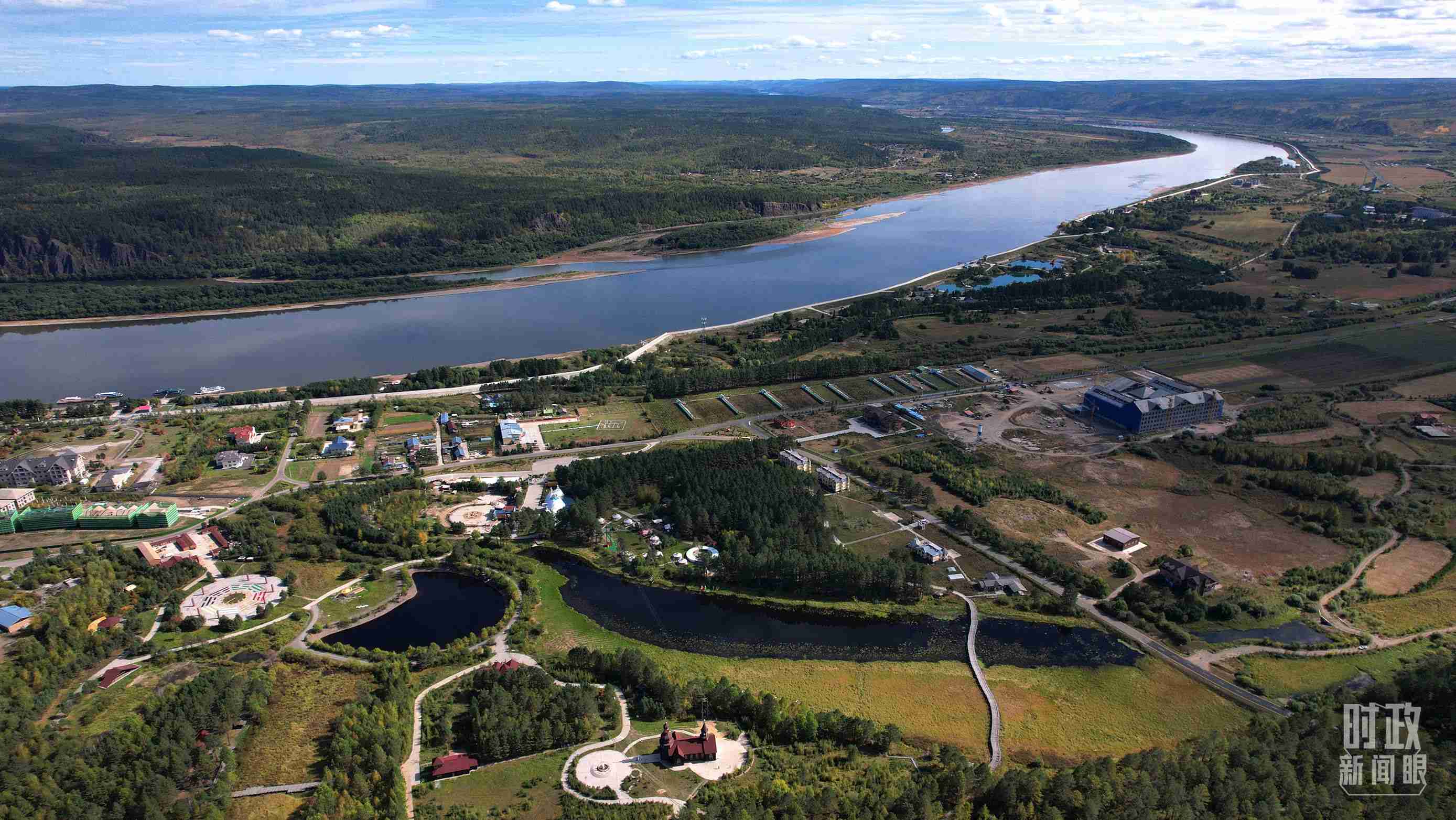 △北極村北邊是中俄界江黑龍江。（總臺國廣記者李晉拍攝）