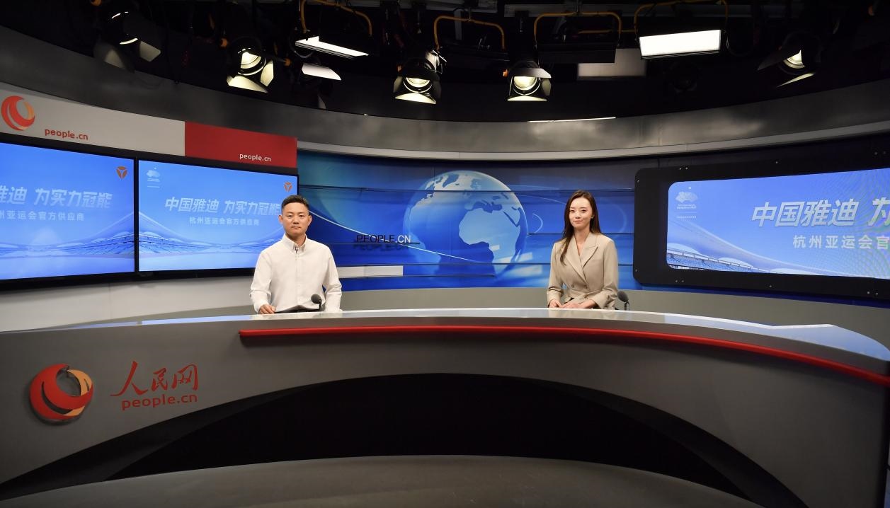 雅迪科技集團全球營銷與服務總裁王家中接受人民網記者采訪。人民網記者 于凱攝