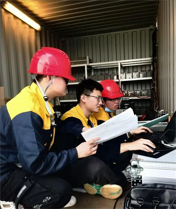 △2022年，長(zhǎng)征十一號(hào)運(yùn)載火箭在我國(guó)黃海以“一箭五星”方式成功發(fā)射。哈爾濱工程大學(xué)船海結(jié)構(gòu)物安全與舒適性團(tuán)隊(duì)為發(fā)射船進(jìn)行結(jié)構(gòu)動(dòng)態(tài)監(jiān)測(cè)。