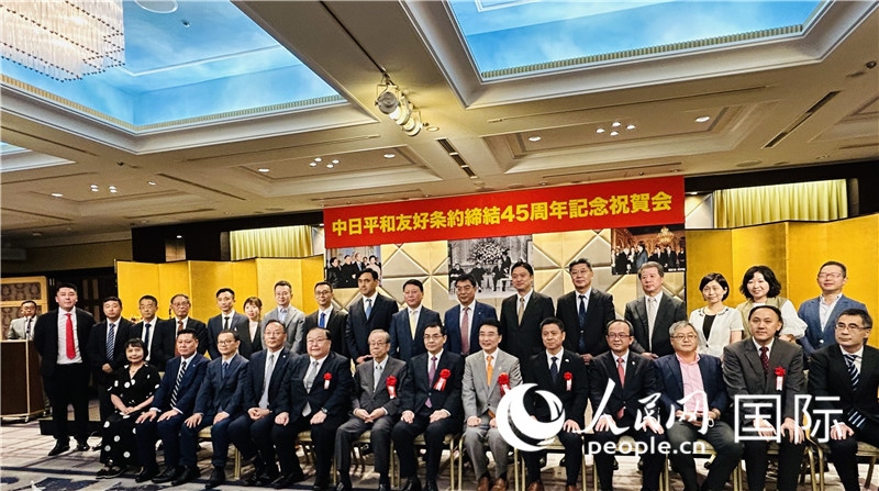 到場(chǎng)嘉賓合影留念。人民網(wǎng) 蔣曉辰攝