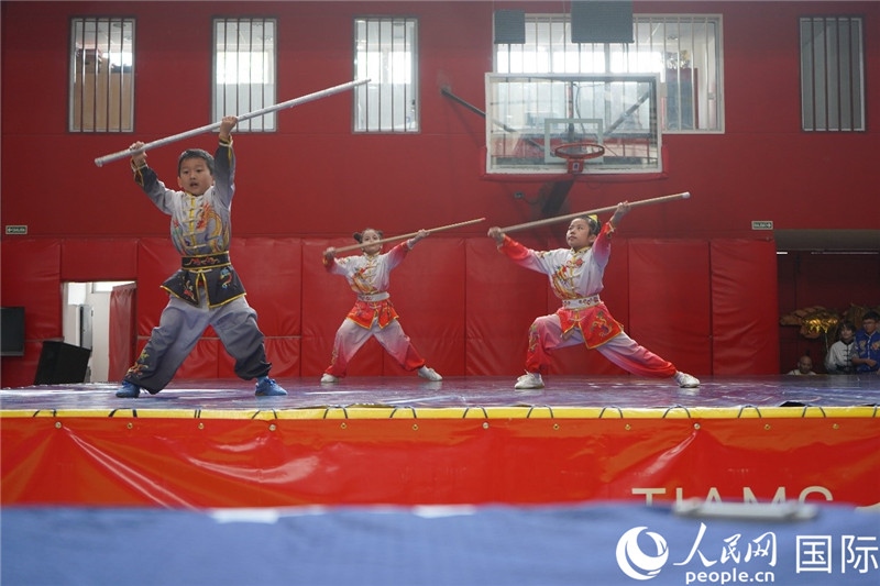 圖為開(kāi)幕式現(xiàn)場(chǎng)兒童武術(shù)表演。人民網(wǎng)記者 許放攝