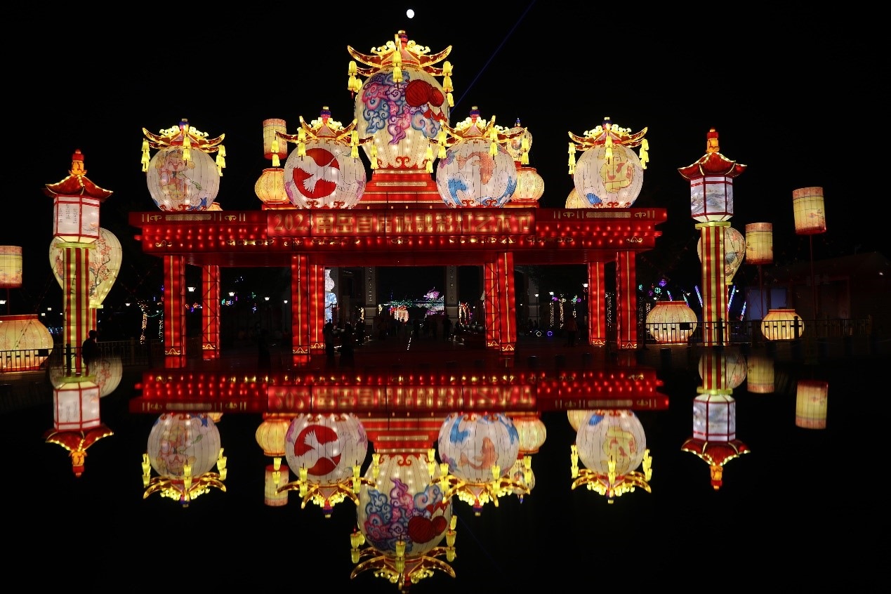 中秋國慶期間，南岳祝融文旅小鎮(zhèn)舉辦祝融花燈節(jié)。曹正平攝