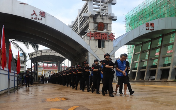 移交現(xiàn)場(chǎng)。公安部供圖