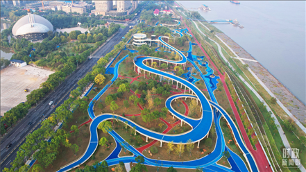 △俯瞰長江國家文化公園九江城區(qū)段。（總臺記者李海峰拍攝）