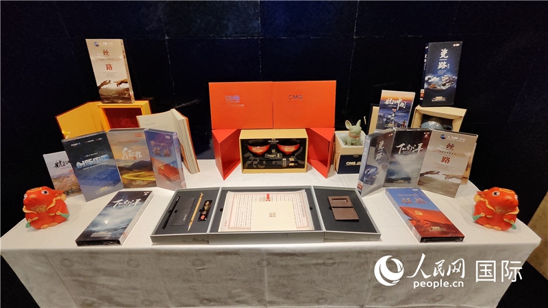 中央廣播電視總臺精品節(jié)目及文創(chuàng)產(chǎn)品展臺。人民網(wǎng) 蔣曉辰攝