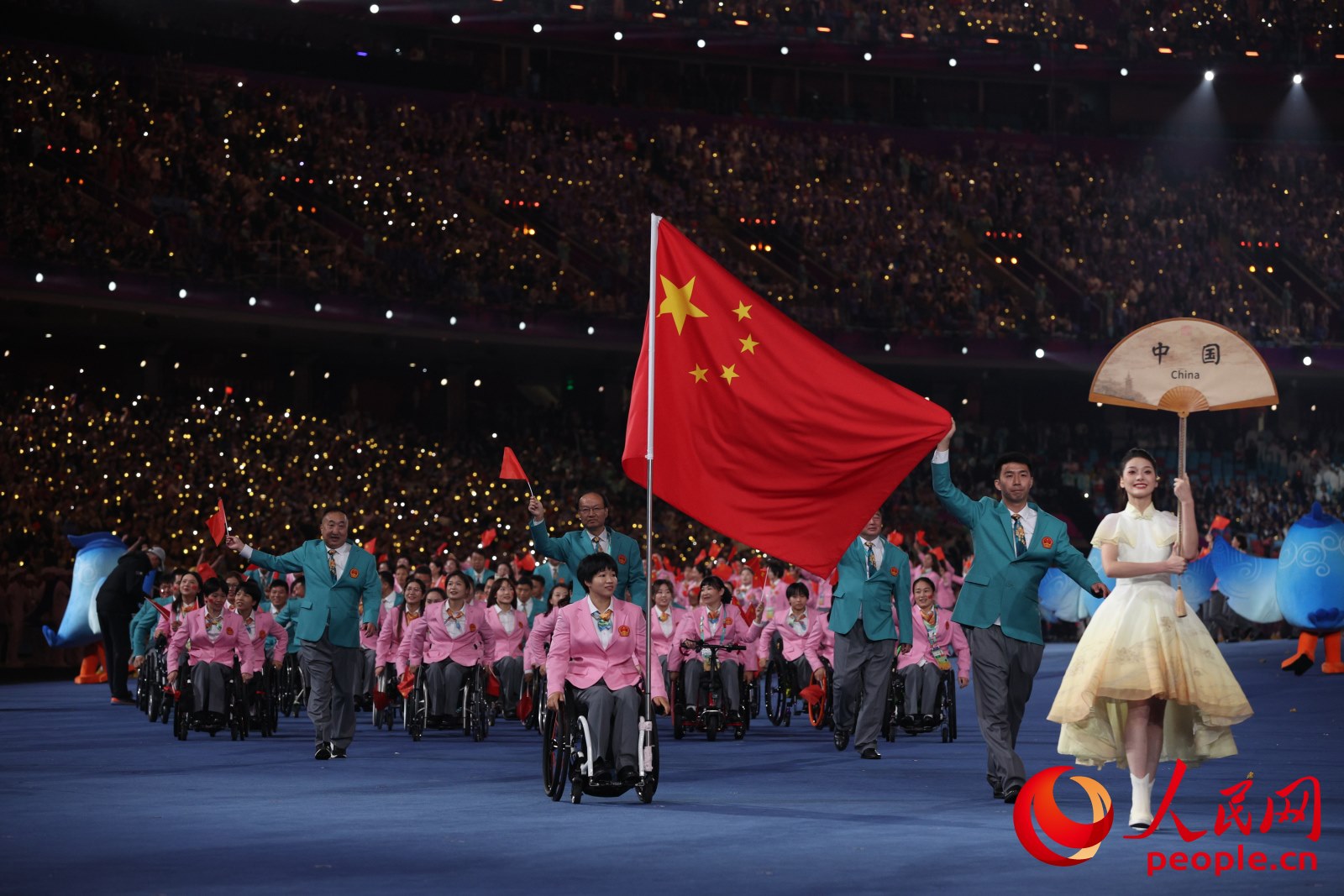 開幕式上，中國體育代表團入場。人民網(wǎng) 周靜圓攝
