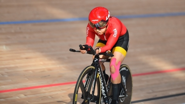 10月23日，杭州第4屆亞殘運會場地自行車女子個人C4-5級3000米追逐賽金牌賽舉行。圖為中國隊選手季子賢在比賽中。圖片來源：杭州亞殘組委會